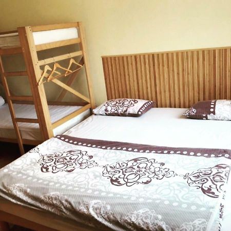Like Hostel Chernivtsi Ngoại thất bức ảnh
