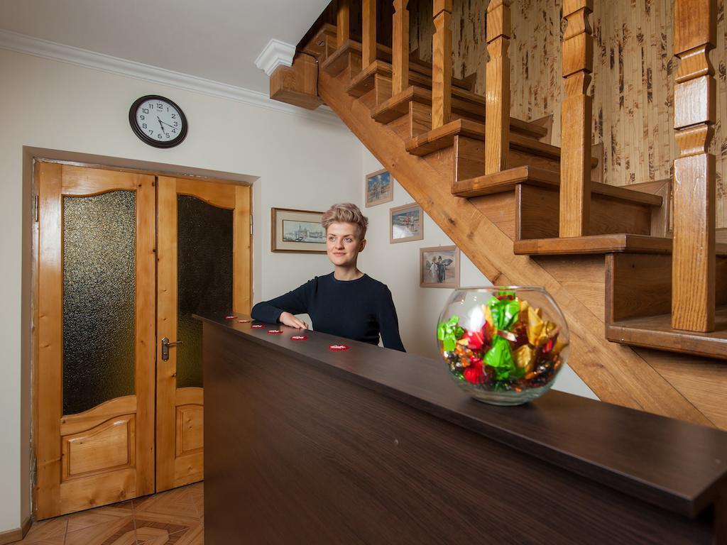Like Hostel Chernivtsi Ngoại thất bức ảnh