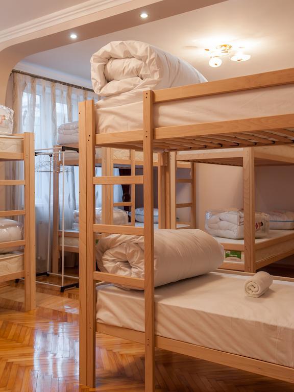 Like Hostel Chernivtsi Phòng bức ảnh