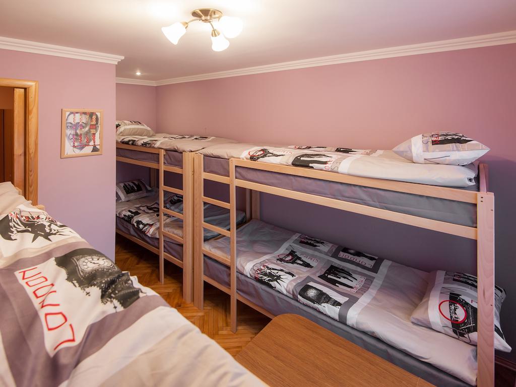 Like Hostel Chernivtsi Phòng bức ảnh