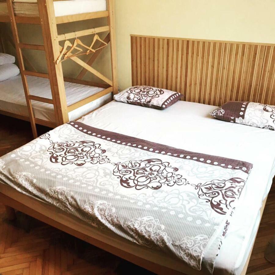 Like Hostel Chernivtsi Ngoại thất bức ảnh
