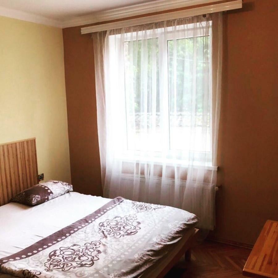 Like Hostel Chernivtsi Ngoại thất bức ảnh